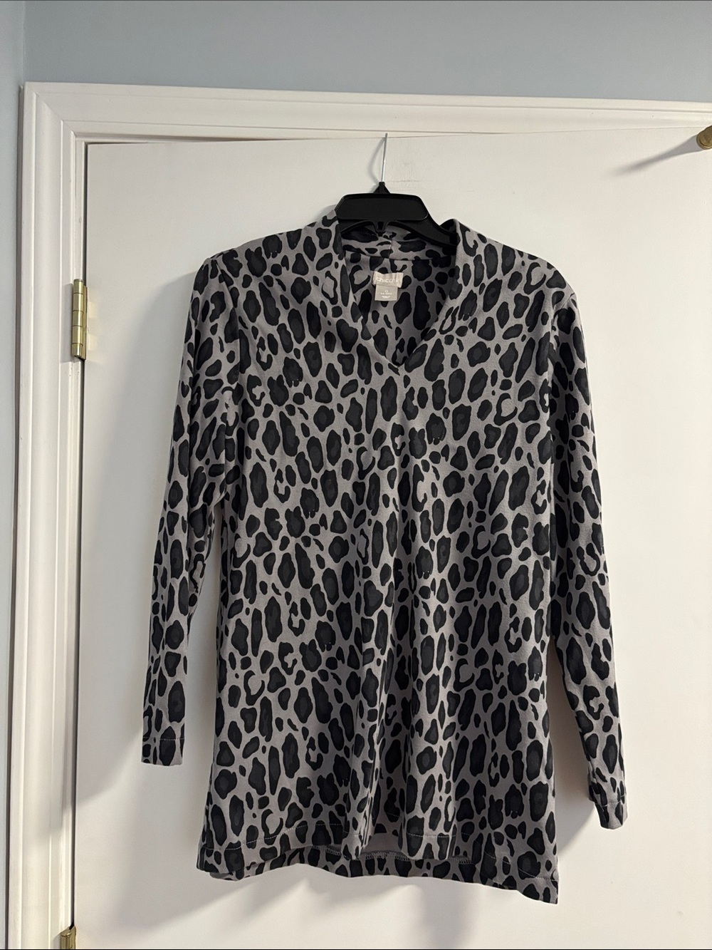Chicos Black and Gray Leopard V-Neck Long Sleeve Top